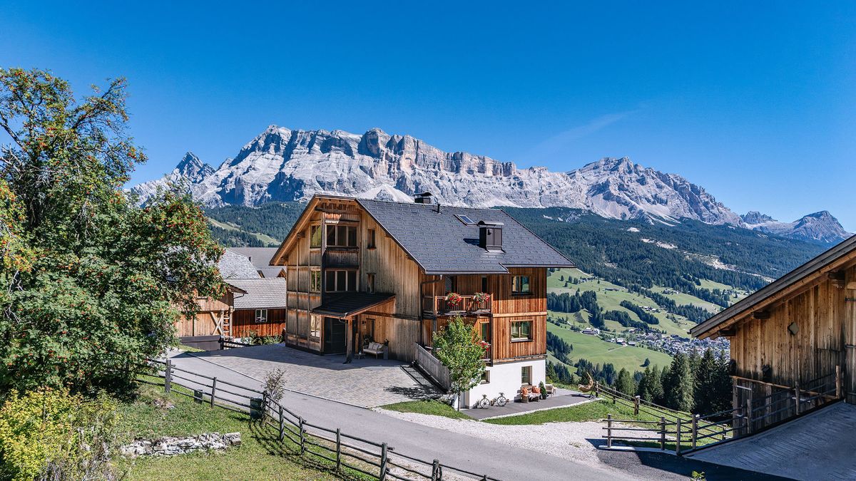Ferienwohnung Lavarela im Holzhaus vor den Dolomiten
